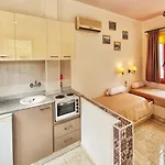 Very Spacious And Well Equipped Near The Sea