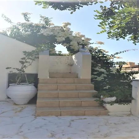 Very Spacious And Well Equipped Near The Sea