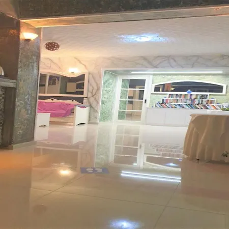 Very Spacious And Well Equipped Near The Sea Apartament