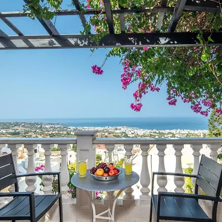 Very Spacious And Well Equipped Near The Sea * Hersonissos (Crete)