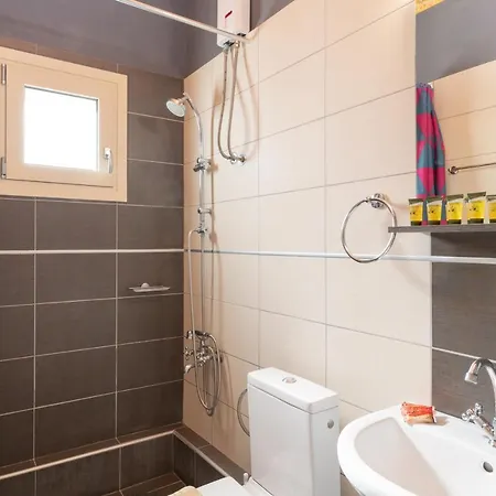 Daire Very Spacious And Well Equipped Near The Sea