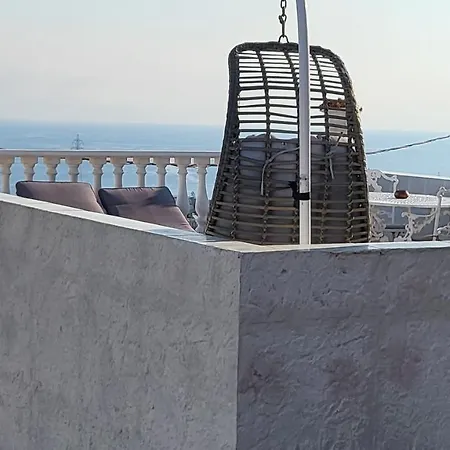 Very Spacious And Well Equipped Near The Sea