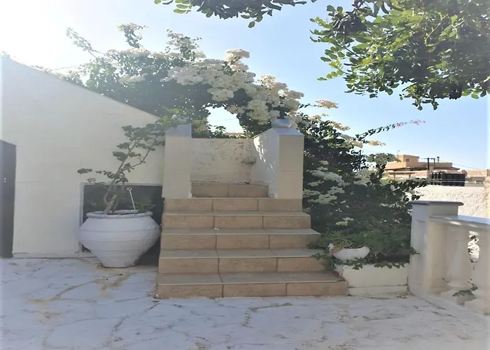 Very Spacious And Well Equipped Near The Sea