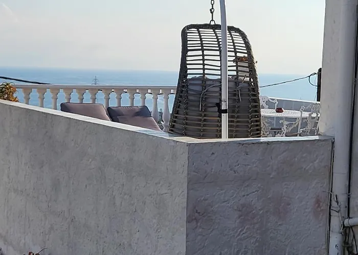 Very Spacious And Well Equipped Near The Sea